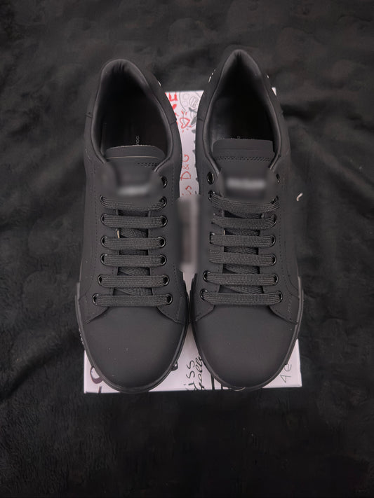 Plain black DGs
